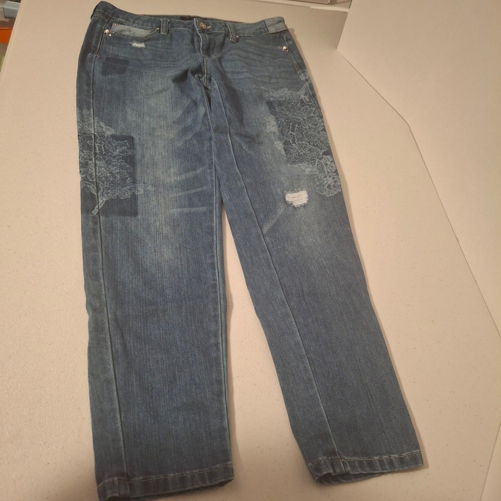 WHITE HOUSE BLACK MARKET Girlfriend Jeans Distressed Floral Lace Patch Blue Sz 4